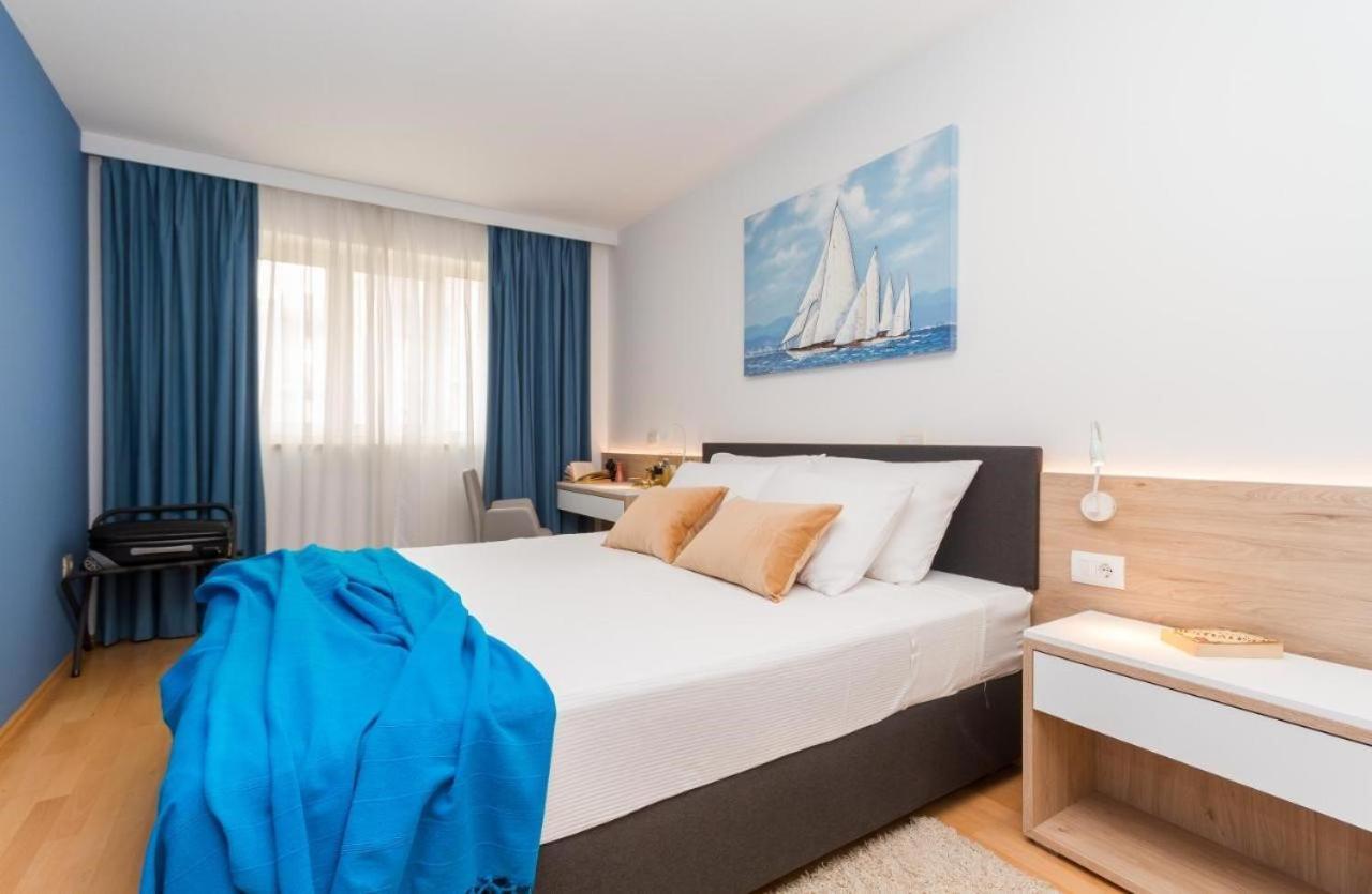 Domus Lauri Palace Apartman *